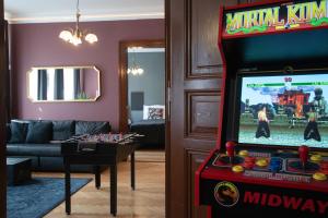Spacious Apartment Xbox, Cinema & Foosball in Prague