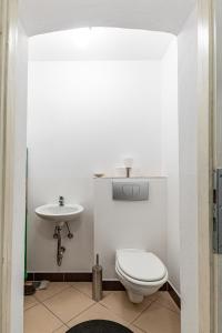 COUNTRYSIDE & METROPOLIS by JR City Apartments