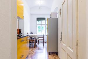 COUNTRYSIDE & METROPOLIS by JR City Apartments