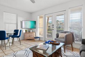 Royal Palm Crystal Beach, KingBed