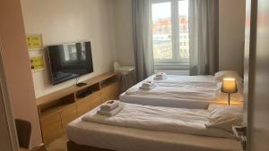 Plac Zbawiciela - 2 Rooms, 4 Beds - Sleeps 6 Comfortably