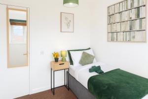 Blakelands 2bed house