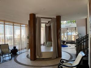 Condomínio Pantai Enseada - Pé na areia com piscina, academia e muito mais - Três quartos com ar condicionado e varanda