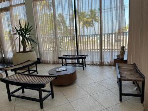 Condomínio Pantai Enseada - Pé na areia com piscina, academia e muito mais - Três quartos com ar condicionado e varanda