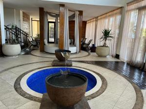 Condomínio Pantai Enseada - Pé na areia com piscina, academia e muito mais - Três quartos com ar condicionado e varanda