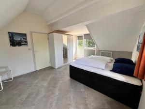 Bungalow in Texel near Beach & Forest