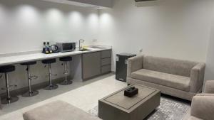 شقق جولدن إن للشقق المخدومة بجوار مستشفي السعود الالماني