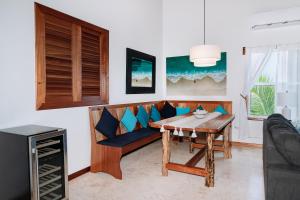 Residences at Barrier Reef 10-1C Oceanfront 2 BR by Stay Floreo