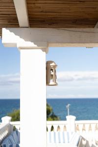 House with a Terrace and a Sea View in Savelletri