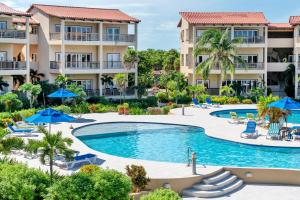 Residences at Barrier Reef 1-3B Oceanfront 2 BR by Stay Floreo