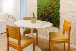 Apto. moderno em condomínio com piscina CME0107