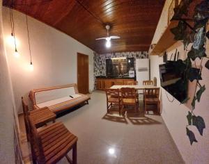 03 Apartamento de praia com ótima localização e piscina