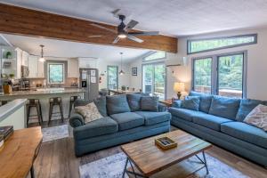 Lake Harmony Estates Family Home w/ Beach Access