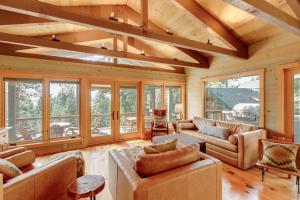 1 Mi to Beach and Golf Course! Lake Almanor Cabin