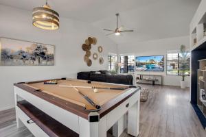 Azure Oasis-Saltwater Pool & Spa with Putting green!