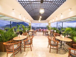 Palms Hotel