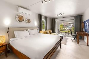 Grand Sahāna 2 - Digital Nomad Beachfront Studio - Work from Paradise