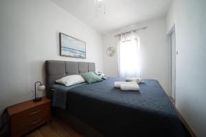 Apartments by the sea Sukosan, Zadar - 6402