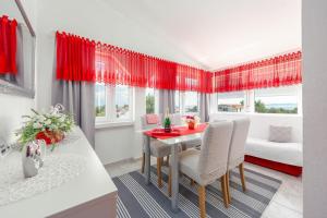 Apartments with parking space Vir - Torovi - Vir - Pedinka, Vir - 18577