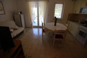 Apartments with parking space Punat, Krk - 24862