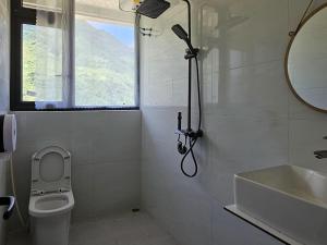 Du Già Lô Lô Homestay