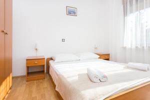 Apartments with parking space Punat, Krk - 24864