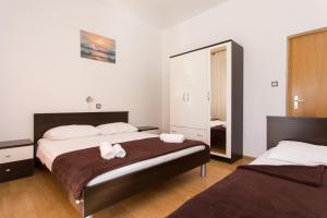 Apartments with parking space Punat, Krk - 24864