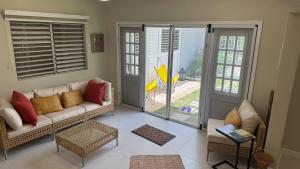 New 4 Bedroom Cottage Near Devon House