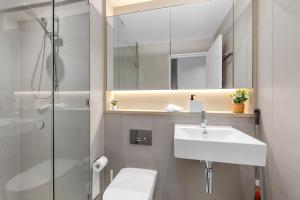 Comfort and Luxe Apt with 2Br 2Bath Pool Sauna and Gym