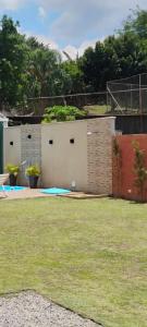 Casa com piscina e churrasqueira