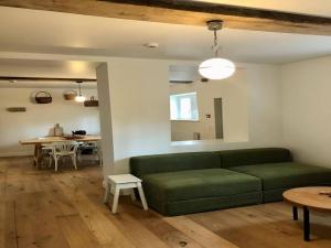 2-bedroom cottage with park and deer park