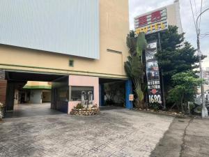 Lyon Crystal Diamond Motel