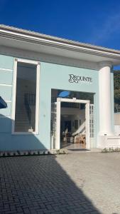 Requinte Flats Passagem 300m da Praia do Forte