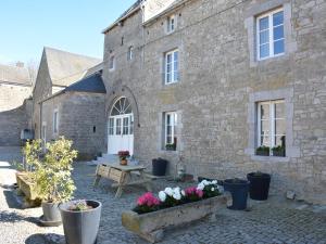Charming Farmhouse in Ouffet for 7