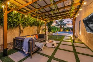 Azure Oasis-Saltwater Pool & Spa with Putting green!