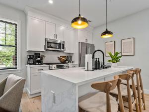 Modern 5B3B in Boston Steps to Convention Center