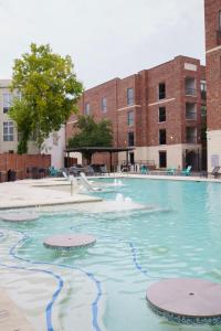 Close to Convention Center & Stadiums