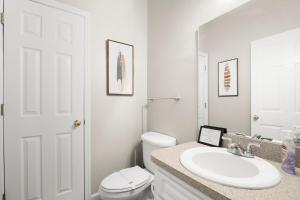 Heart of Tampa Hyde Park 4 Bedroom House - Located Near Hyde Park Village, SoHo and Local Beach - Spacious and Comfortable Stay in Perfect Location - Great for Families and Groups Visiting Tampa Near Airport!