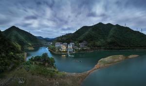 The Lake View Deyishe Resort in Thousand Island Lake