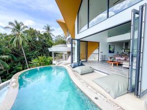 Tropical 2BR Infinity Pool & Sea Jungle View