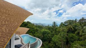 Tropical 2BR Infinity Pool & Sea Jungle View