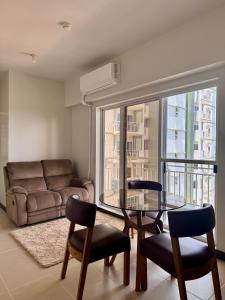 Cozy 2Br Condo Unit with Balcony Views
