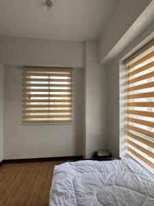 Cozy 2Br Condo Unit with Balcony Views