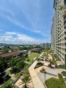 Cozy 2Br Condo Unit with Balcony Views
