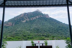 Monsoon Abode 2 BR Pet friendly with Monsoon place view and Plunge Pool