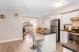 SkyView 2BR Plus Den Stunning Views Steps to SQ1 Mall