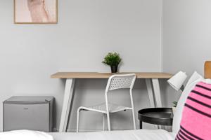 Affordable Double Bedroom - Heart of Belmore with Shared Bathroom