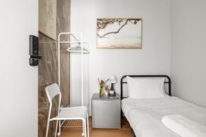 Budget Single Room in Belmore - Convenient Stay Near Shops - Shared Bathroom