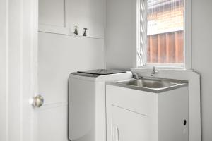 Budget Single Room in Belmore - Convenient Stay Near Shops - Shared Bathroom
