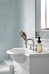 Budget Single Room in Belmore - Convenient Stay Near Shops - Shared Bathroom